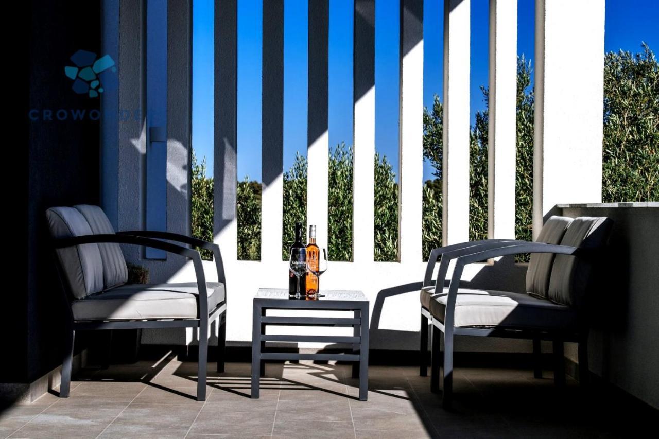Crowonder Sun Dance Apartments With Heated Swimming Pool Seaview And Garden スベティ・フィリップ・イ・ヤコブ エクステリア 写真