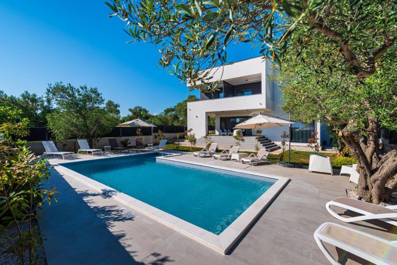 Crowonder Sun Dance Apartments With Heated Swimming Pool Seaview And Garden スベティ・フィリップ・イ・ヤコブ エクステリア 写真